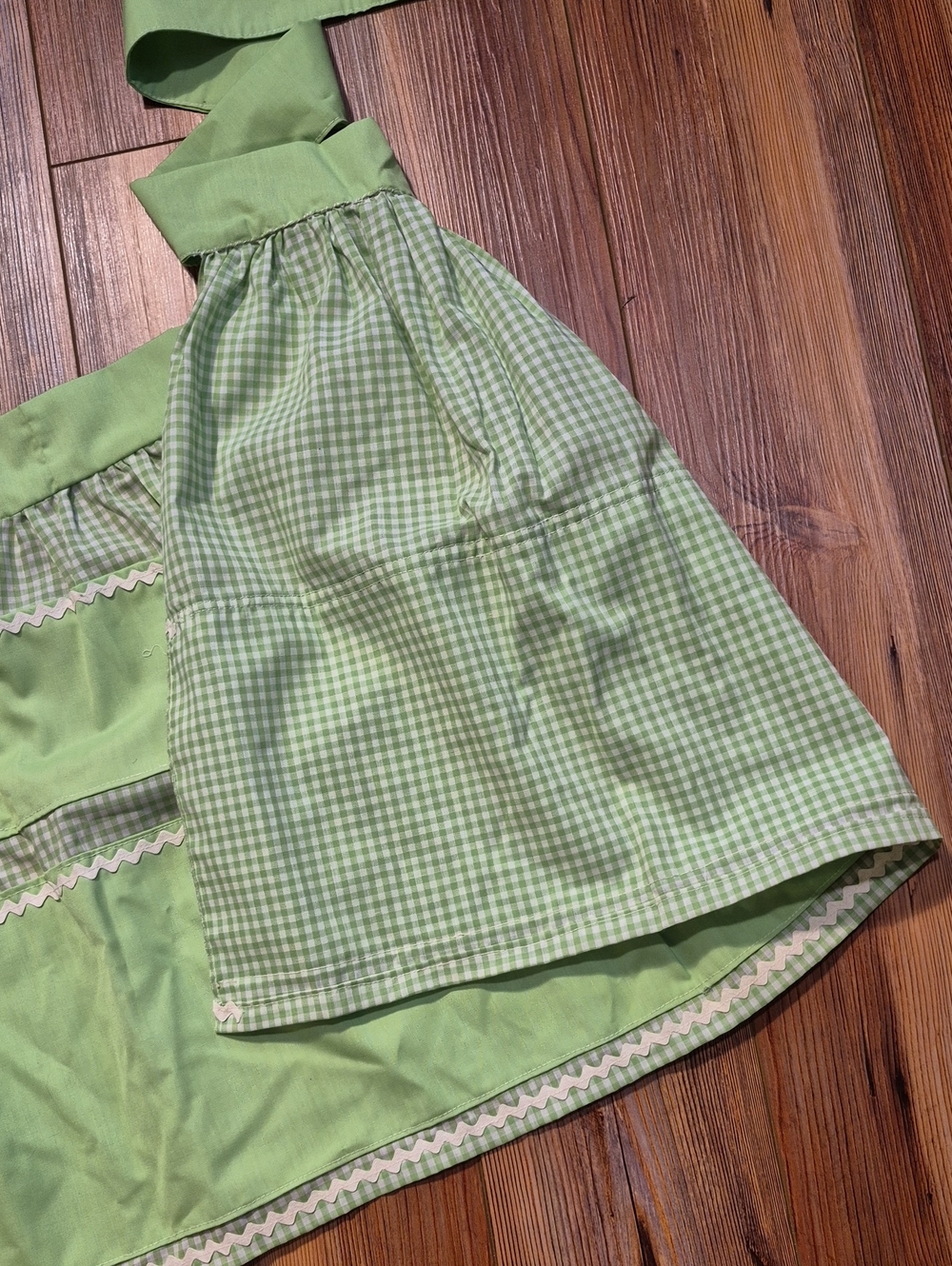 Vintage 70's Green Gingham Half Apron with Pocket - Picture 4 of 4